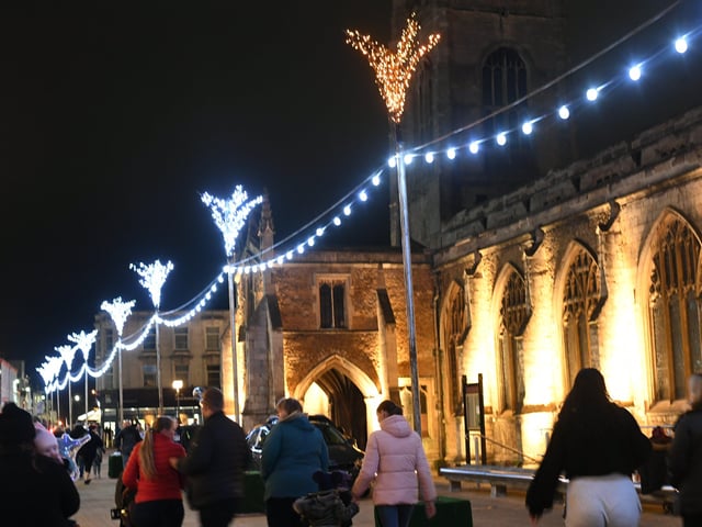 Christmas lights switch on in the City Centre. EMN-211120-004138009