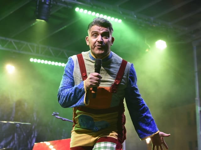 Christmas lights switch on in the City Centre. New Theatre panto cast EMN-211120-004212009