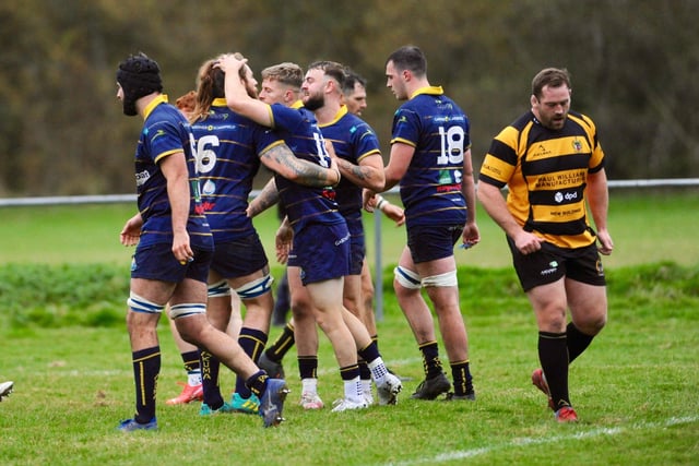 Celebrating the fourth try. Worthing Raiders v Hinckley. Picture by Stephen Goodger SUS-211121-124510004