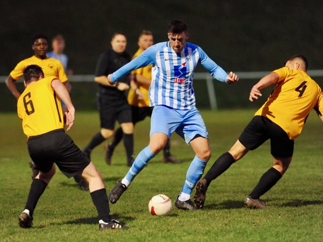 Callum Wells. Worthing United FC v Storrington Town FC. Picture by Stephen Goodger SUS-211121-131416004