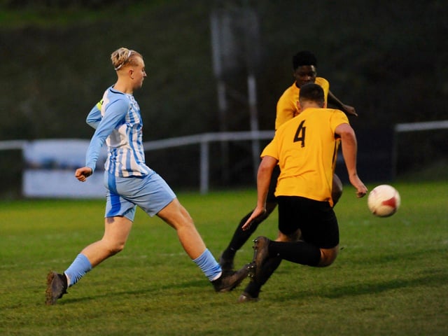 Dean Sherwood. Worthing United FC v Storrington Town FC. Picture by Stephen Goodger SUS-211121-131405004