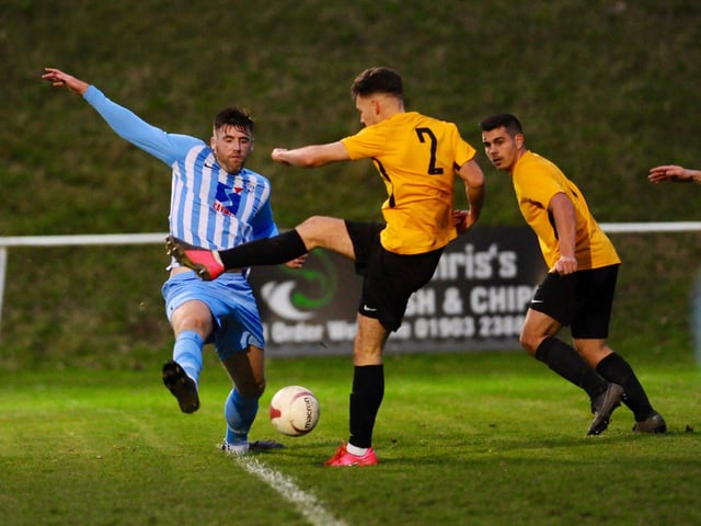 Worthing United FC v Storrington Town FC. Picture by Stephen Goodger SUS-211121-131545004