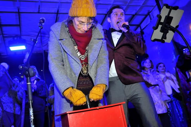 Burgess Hill town mayor Anne Eves switching on the Christmas lights. Picture: Steve Robards, SR2111211.