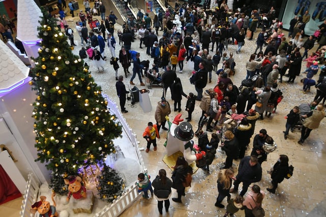 Queensgate christmas lights switch on EMN-211120-214205009