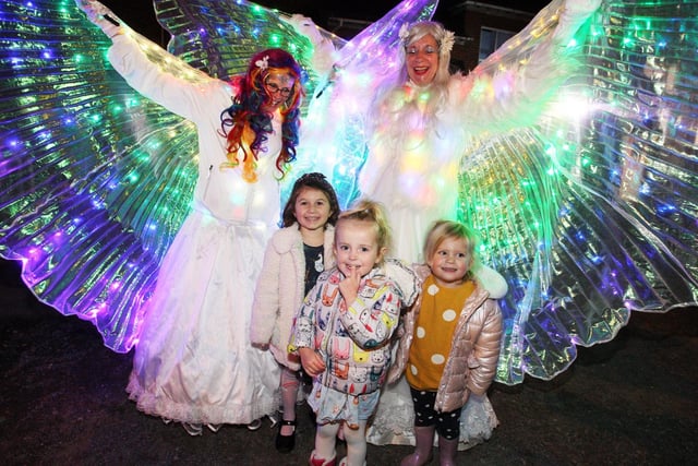 Wick's Community Christmas. Lily Trifonos 4, Summer Rowbotham 3 and Darcie Martin 2, with angels. Photo by Derek Martin Photography and Art