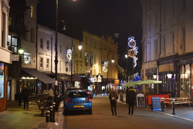 Hastings town centre's Christmas decorations. 20/11/21. SUS-211121-091128001