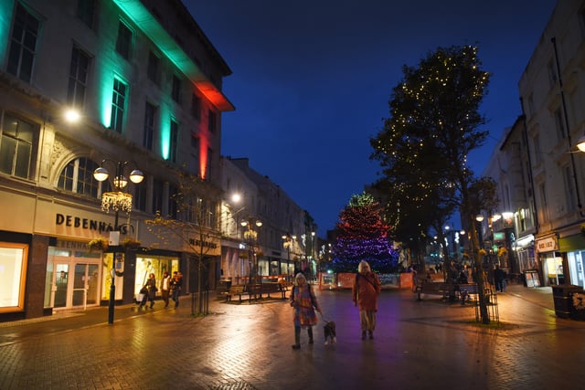 Hastings town centre's Christmas decorations. 20/11/21. SUS-211121-091246001