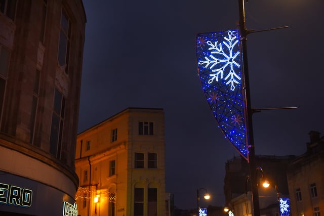 Hastings town centre's Christmas decorations. 20/11/21. SUS-211121-091259001