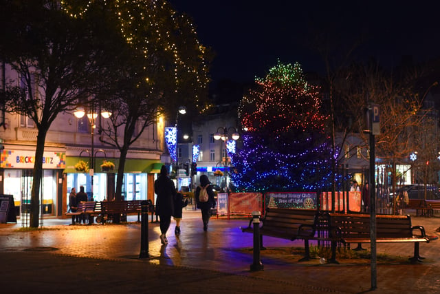 Hastings town centre's Christmas decorations. 20/11/21. SUS-211121-091023001