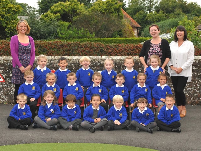 Hankham Primary School
Class S
Mrs Simpemba (Class Teacher).
Mrs Cutler (Teaching Assistant).
Mrs Gregory (Teaching Assistant).
absch813
First Class Series2013
© Andy Butler 2013
All Rights Reserved SUS-211003-151219001