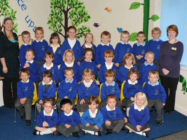 Roselands Infant School
Class R3
Mrs Greenfield (Class Teacher)
Mrs Winter (Teaching Assistant)
absch858
First Class Series2013
© Andy Butler 2013
All Rights Reserved SUS-211003-152120001