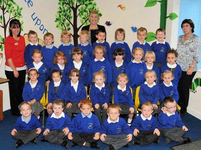 Roselands Infant SchoolClass R2Miss Baker (Class Teacher & Foundation Stage Leader)Mrs Haffenden (Teaching Assistant)Mrs Nuttall (Teaching Assistant)absch857First Class Series2013© Andy Butler 2013All Rights Reserved SUS-211003-152109001