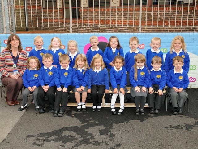 Shinewater Primary School
Class FRA
Miss Archer (Class Teacher) - Not in Photo.
Mrs Hyde (Teaching Assistant).
absch868
First Class Series2013
© Andy Butler 2013
All Rights Reserved SUS-211003-152303001