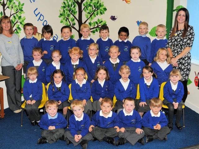 Roselands Infant SchoolClass R1Mrs Harrison (Class Teacher)Mrs Curran (Teaching Assistant)absch856First Class Series2013© Andy Butler 2013All Rights Reserved SUS-211003-152058001