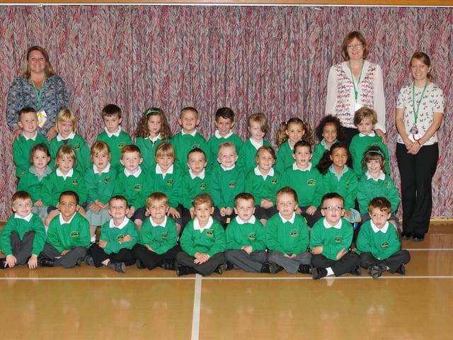 Stone Cross Primary School
Wrens Class
Mrs Ruth Ginno (Class Teacher).
Mrs Loraine Gatward (Teaching Assistant).
Miss Katie Allcorn (Support Staff)
absch848
First Class Series2013
© Andy Butler 2013
All Rights Reserved SUS-211003-151932001