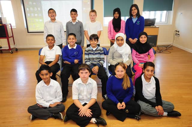 Yaer 6 Leavers at Beeches Primary School
Class 6SF - Mrs Foster's Class ENGEMN00120121107201354