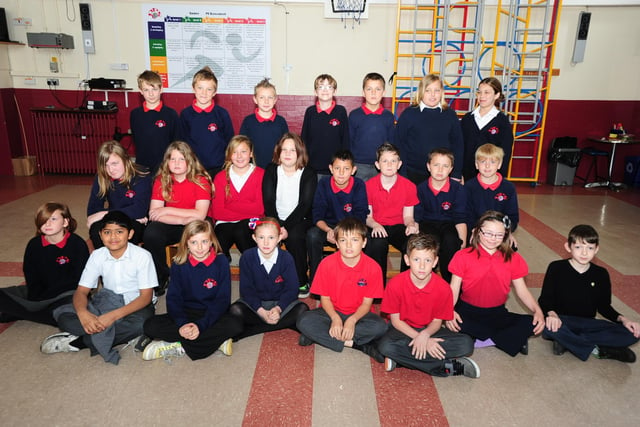 Year 6 Leavers - Discovery Primary School
6B - Mrs Bridgeman's class ENGEMN00120121107201435