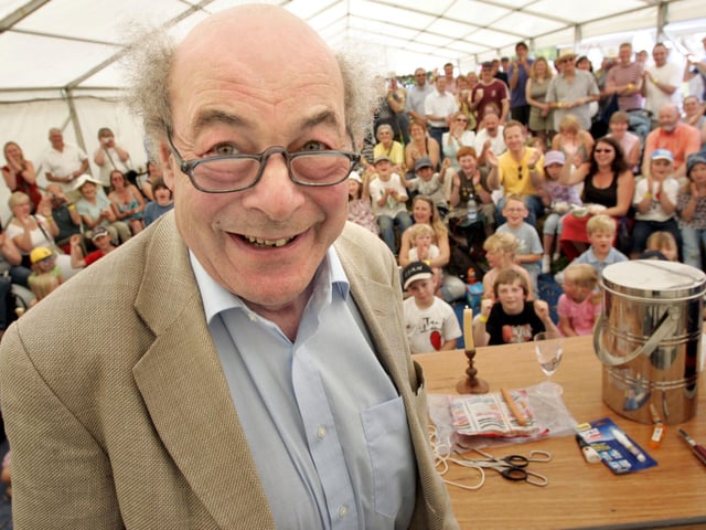 HOR 030607 Kids Stuff fun weekend at Leonardslee Gardens Lower Beeding Prof Heinz Wolff -photo by steve cobb MAYOAK0003463369