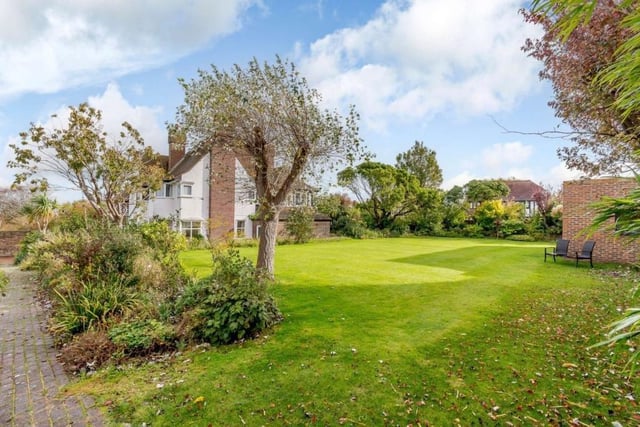 There are plenty of excellent schools in the town with, with several good or outstanding rated primary and secondary schools. Leisure facilities are plentiful, with the property just around the corner from the Devonshire Park Lawn Tennis Club, and golf available at the nearby Royal Eastbourne Golf Club. SUS-211124-114644001