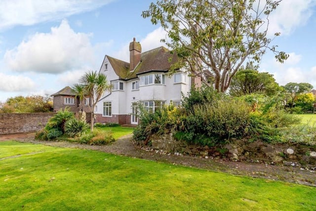 An impressive and well-proportioned six-bedroom Arts and Crafts house, on a double width plot having planning permission for further extension and remodelling. SUS-211124-114654001