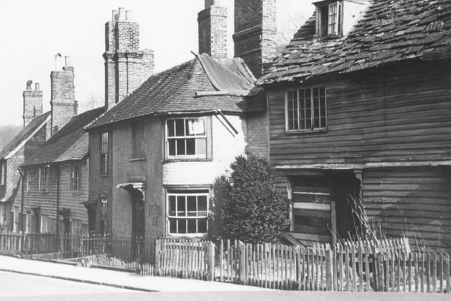 Old cottage in London Road, Horsham pictured in the 1950s