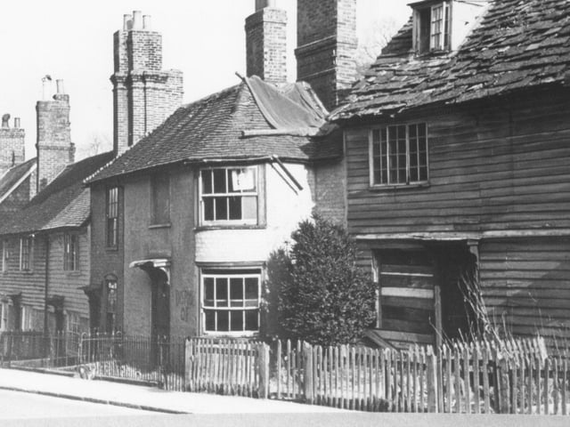 Old cottage in London Road, Horsham pictured in the 1950s