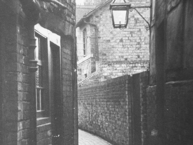 Piries Place, Carfax end