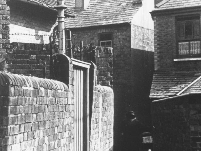 Piries Place, Park Street end
