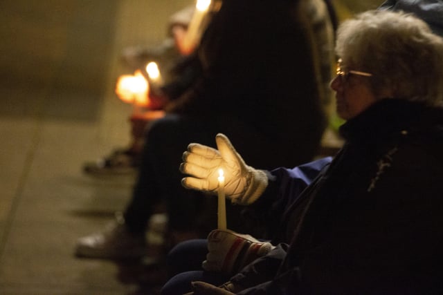 Worthing vigil for the 27 calais migrants dead. Photo by Eddie Mitchell. SUS-211126-080714001
