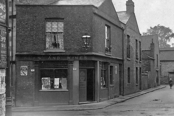 Smiths Arms on Midgate - later known as the Smithfield Arms