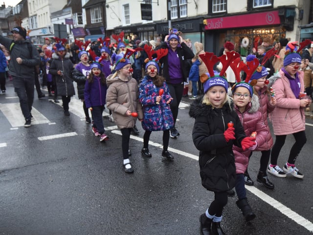Santa's High Street Parade in Battle, 27/11/21. SUS-211128-101125001