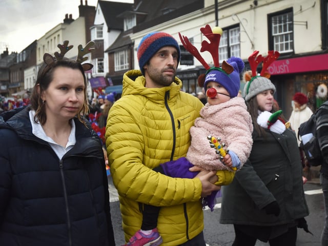 Santa's High Street Parade in Battle, 27/11/21. SUS-211128-101017001