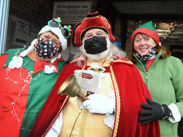 Santa's High Street Parade in Battle, 27/11/21. SUS-211128-100817001