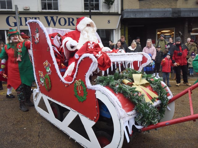 Santa's High Street Parade in Battle, 27/11/21. SUS-211128-101348001