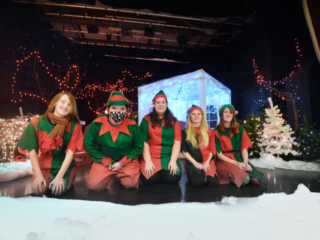 Santa's High Street Parade in Battle, 27/11/21. SUS-211128-100845001