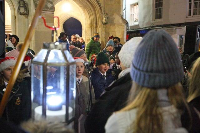 Chichester Christmas tree lights switch-on. Photo by Derek Martin Photography and Art. SUS-211127-201028008