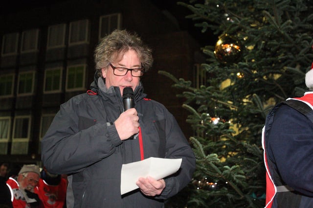 Chichester Christmas tree lights switch-on. The blessing of the tree. Photo by Derek Martin Photography and Art. SUS-211127-200631008