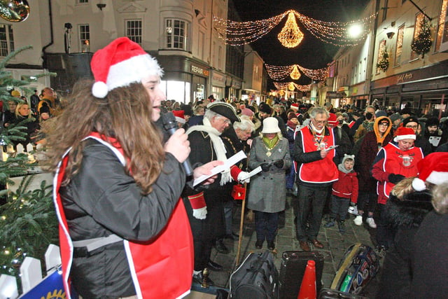Chichester Christmas tree lights switch-on. Photo by Derek Martin Photography and Art. SUS-211127-200534008