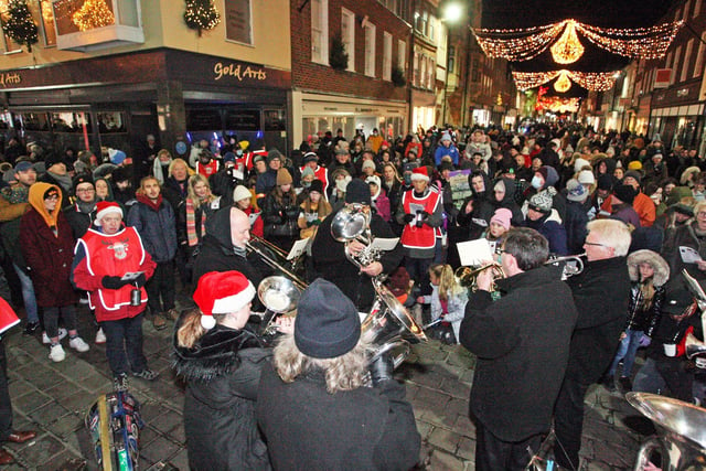 Chichester Christmas tree lights switch-on. Photo by Derek Martin Photography and Art. SUS-211127-200523008