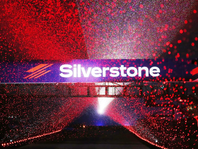 Silverstone puts on a show in the snow
