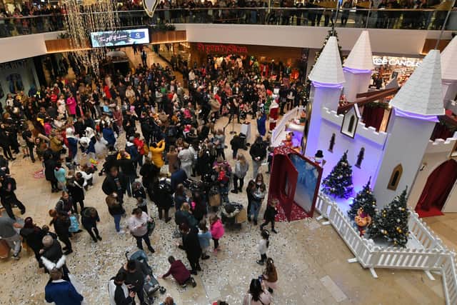 Queensgate Christmas lights switch on EMN-211120-214143009