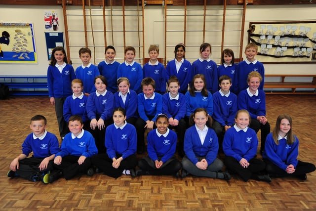 Year 6 Leavers - Oakdale Primary School
Mrs Bird and Mrs Mclean's Red Kites Class ENGEMN00120121107201455