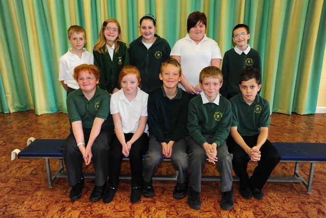 Year 6 Leavers - New Road Primary School
Miss Gillanders' Otters Class ENGEMN00120121107201515