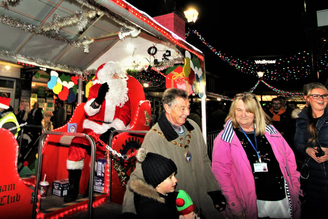 Hailsham Christmas light switch-on. Photo by Sy Martin. SUS-211130-171546001