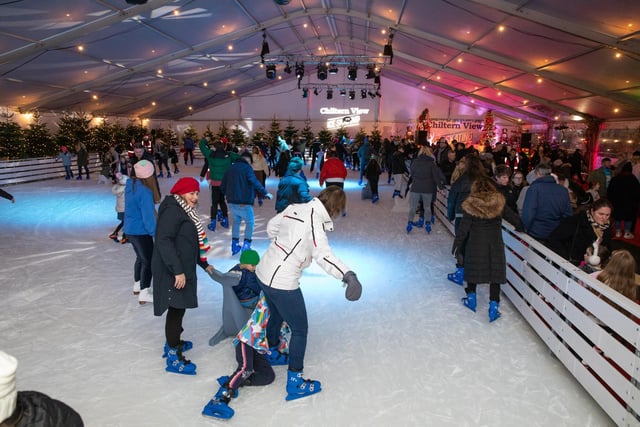 the packed rink (Rebecca Fennell Photography)