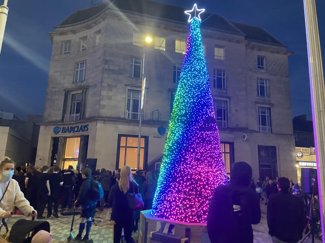 The Christmas tree in Terminus Road, Eastbourne SUS-210112-173115001