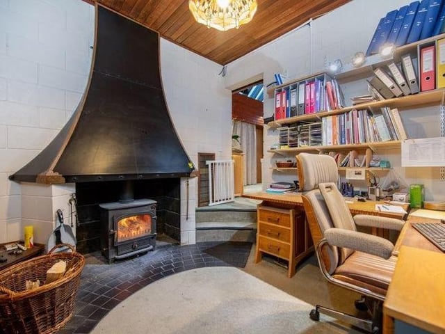 The snug/office.