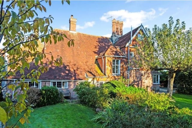 Charming five bedroom period home for sale in Chiddingly - on the market for £1,195,000 SUS-210312-111003001