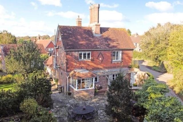 Charming five bedroom period home for sale in Chiddingly - on the market for £1,195,000 SUS-210312-110712001