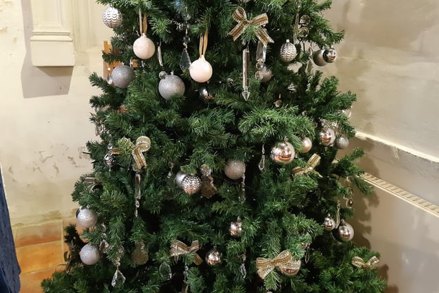Bows and baubles on the Findon Place tree